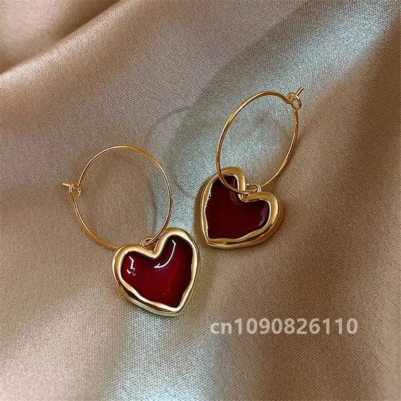 Sweet Burgundy Enamel Heart Earrings for Women Girl Gold Color Metal Love Heart Hanging Dangle Earrings Vintage Jewelry