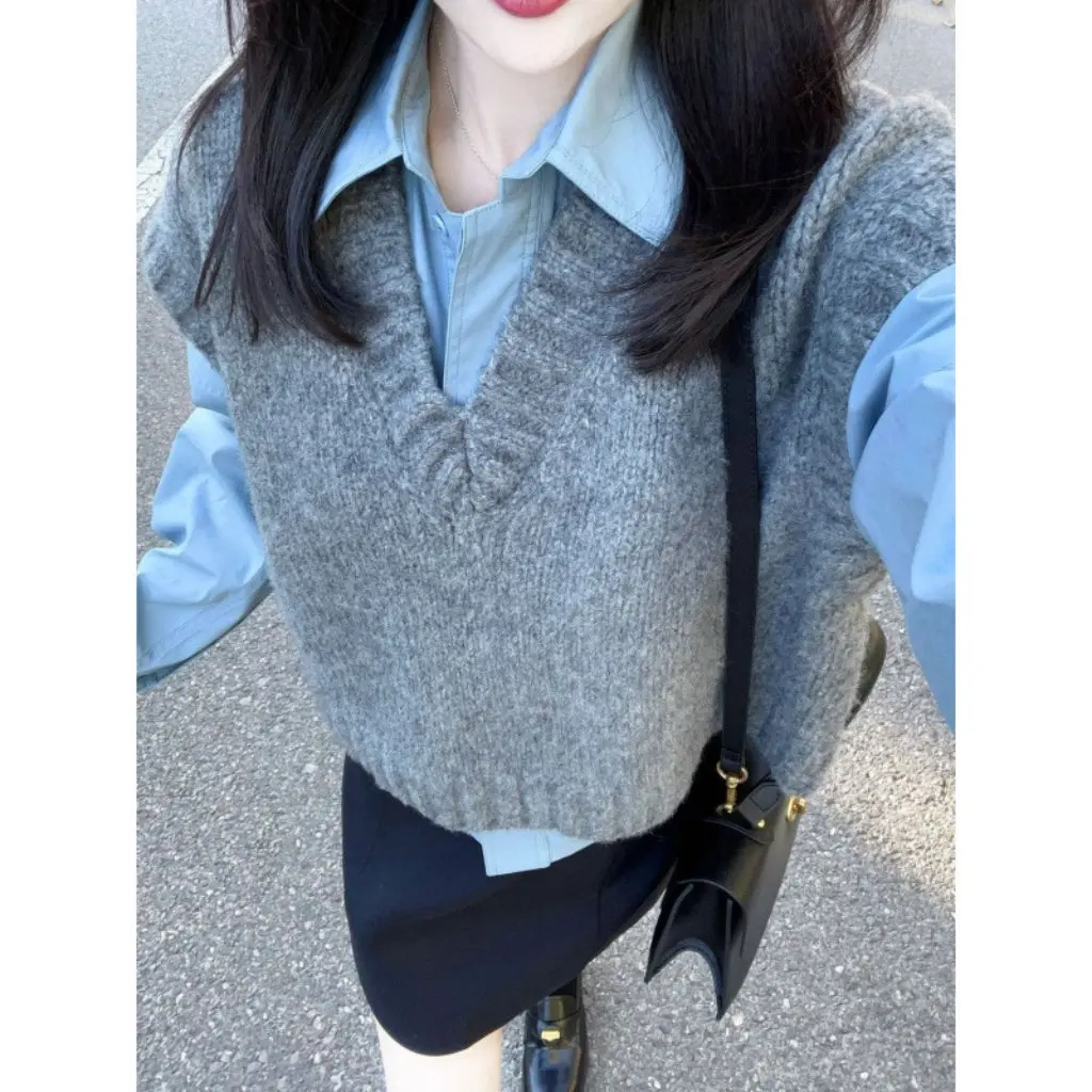 

Women's Autumn Winter Niche Chic Design Loose Knitted Sweater Vest Soft Waxy Shirt Top Two-Piece Suit Fashionable Casual Wear