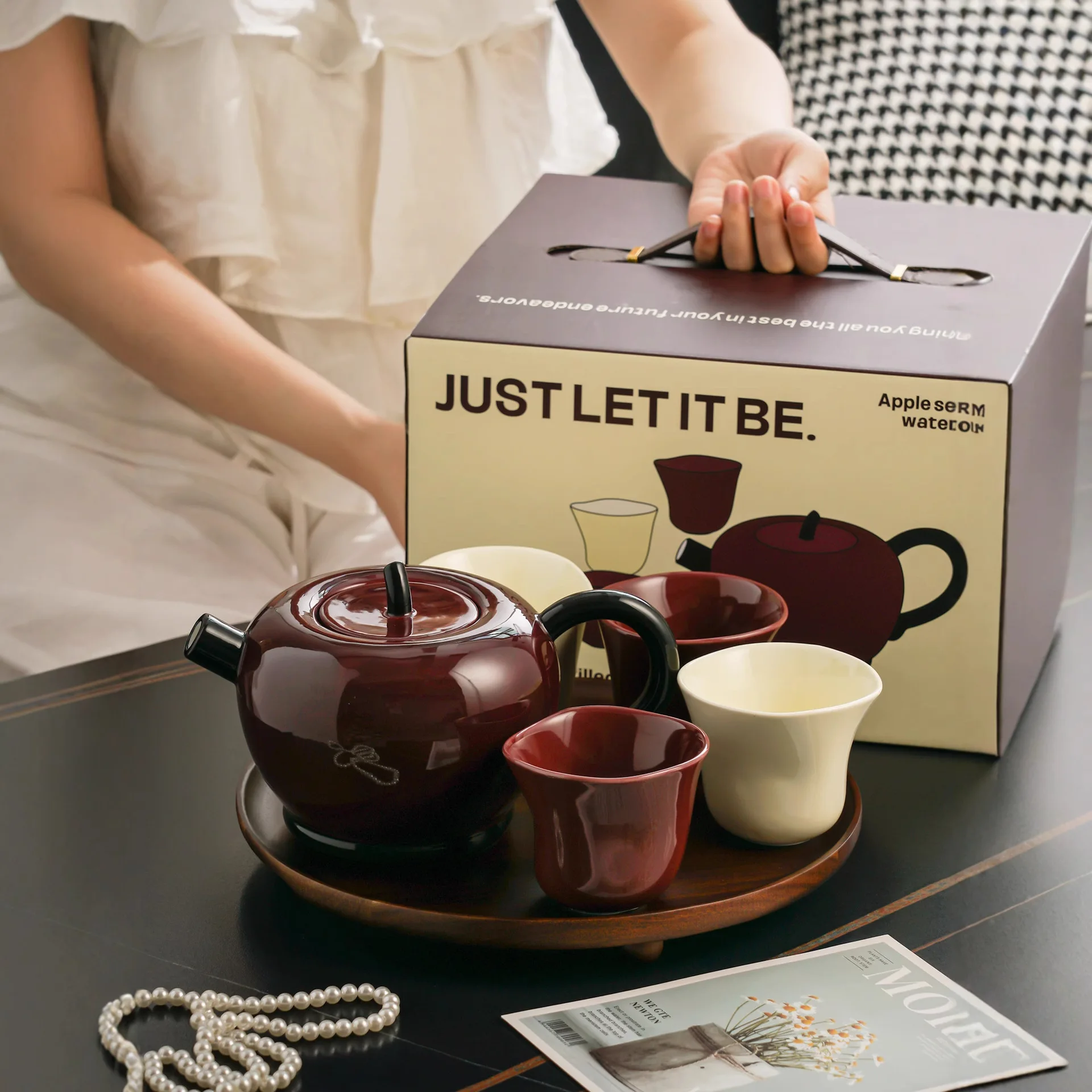 Chinese Style Ceramic Teapot Set Teapot and Teacups for Home Use One Pot Four Cups with Gift Box Teapot and Cup Set