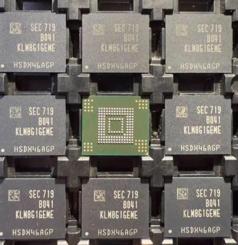 

KLM8G1GEUF-B04Q eMMC packaged BGA153 memory chip is brand new and original
