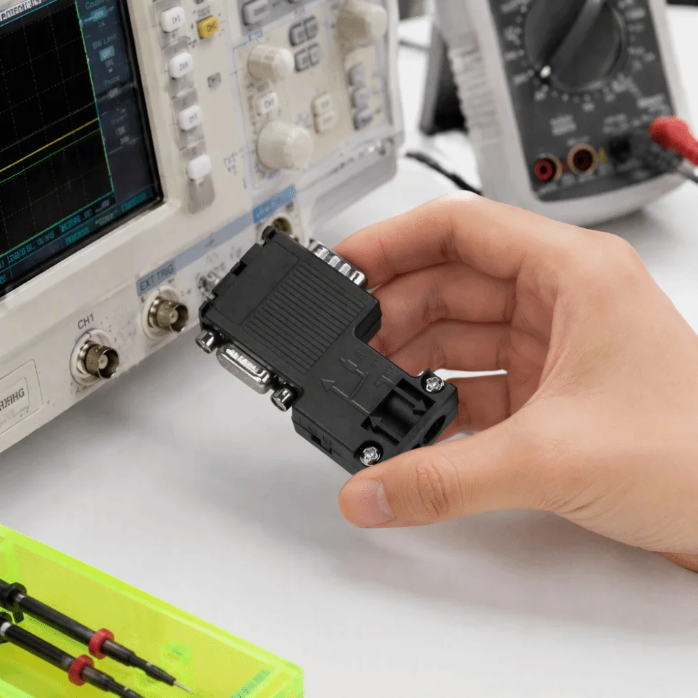 90° Angle Profibus Bus Connector With Cable Interface Model 6ES7 972-0BB12-0XA0 Programming Cable Interface 24V Voltage