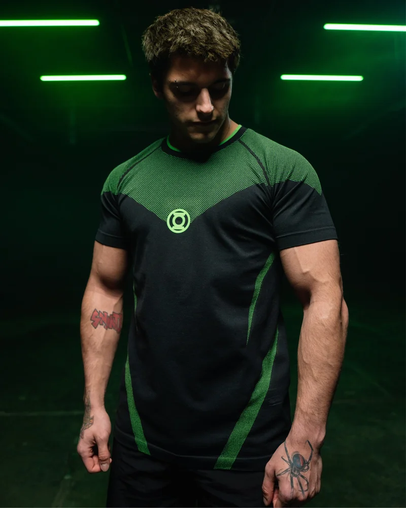 Green Lantern Herren T-Shirt in Grün-Schwarz, eng anliegend, kurzärmelig, für Fitnessstudio, Training, schnelltrocknend, Sport-Fitness-T-Shirt – Detail 4