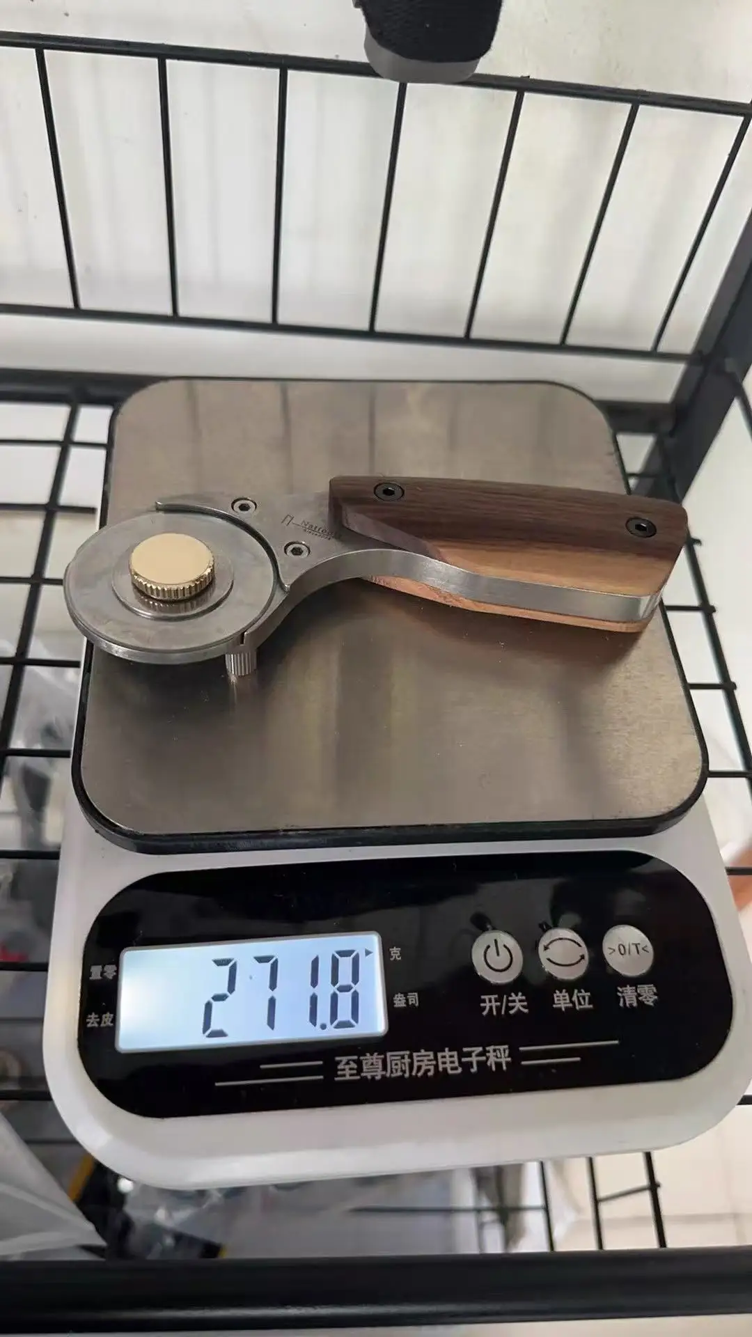 Nattools 45mm Full Metal Rotary Cutter with Retractable Blade Stainless Steel Leather Craft Knife Featuring Walnut Handle