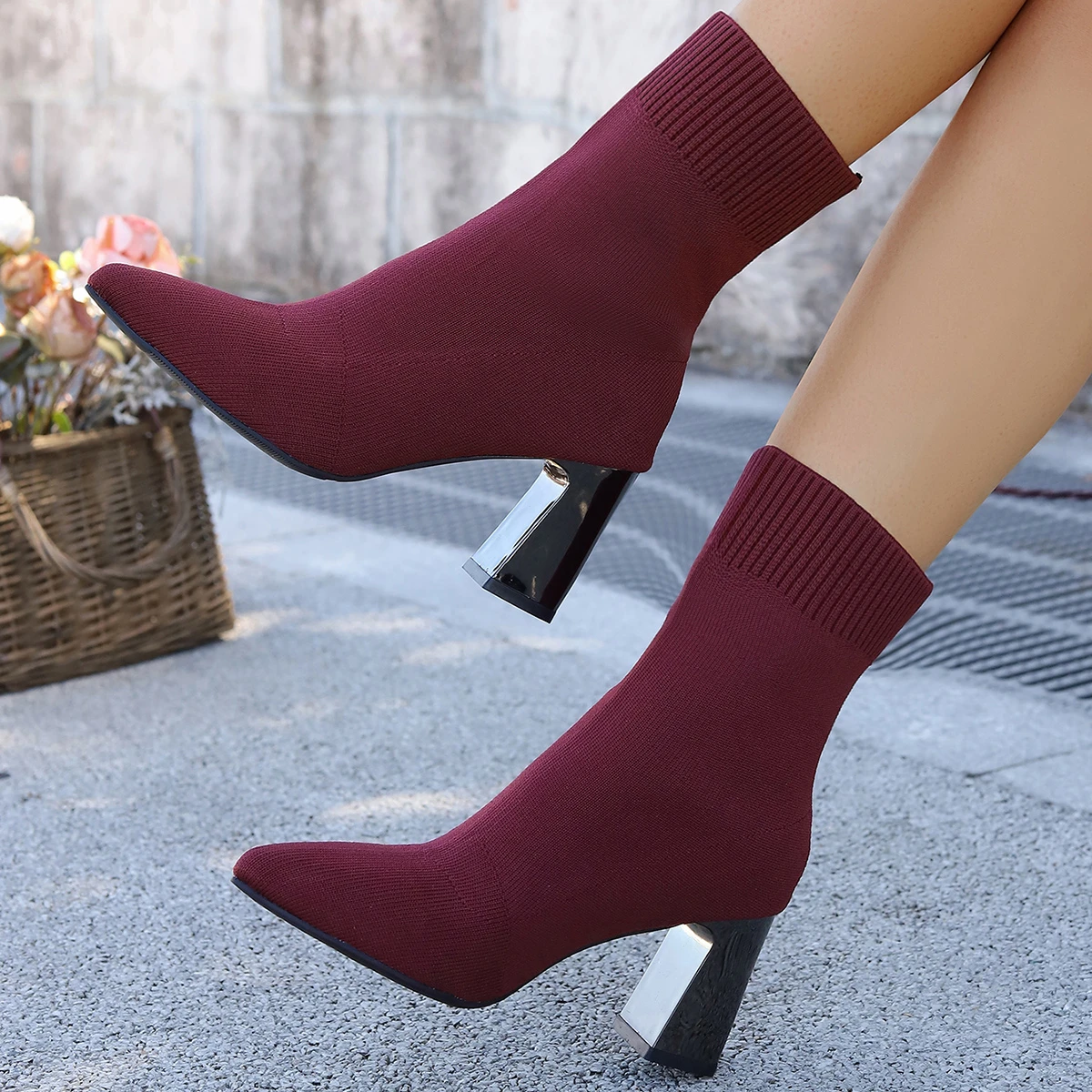 

Осенние эластичные тонкие сапоги 2024, женские большие размеры 43, острый толстый каблук, высокий каблук, средние носки, сапоги с короткими рукавами