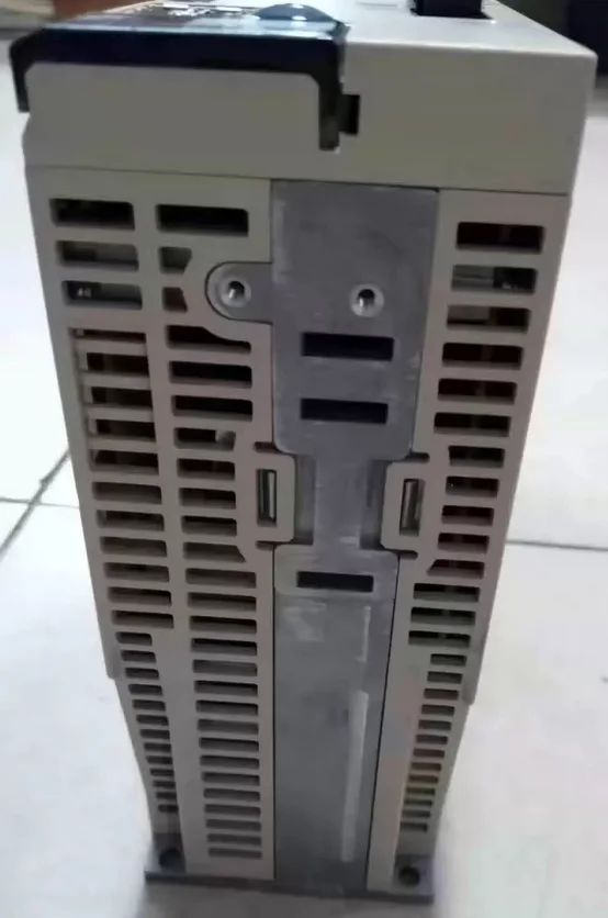 Original Genuine，SGD7S-7R6A10A Brand new Servo Drive，SGD7S 7R6A10A，Fast shipping，In stock