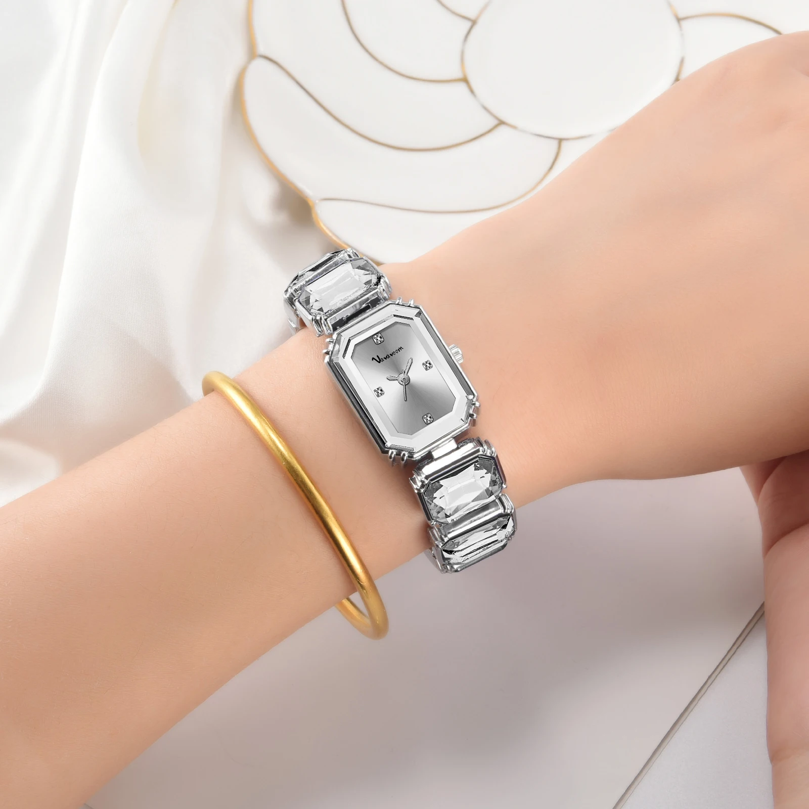 2025 Nuovi orologi da donna Movimento al quarzo quadrato con diamanti di lusso Cintura in maglia di acciaio inossidabile Orologio da donna originale con abito alla moda in oro