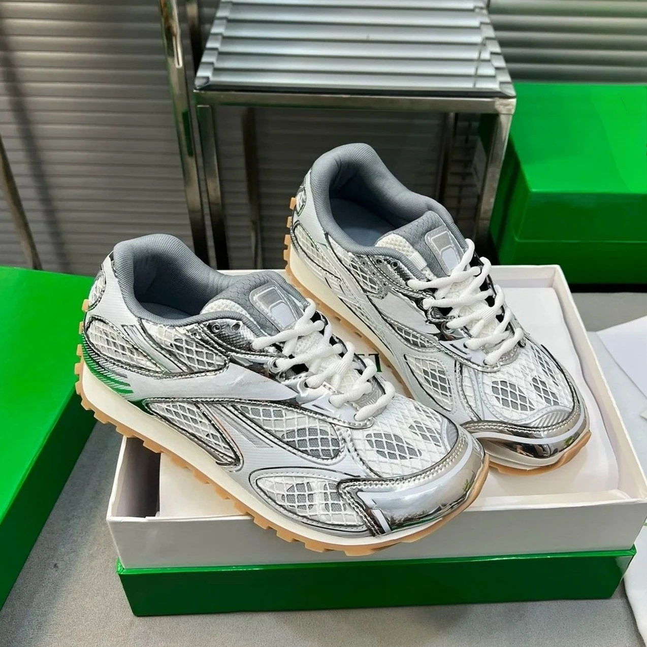

Silver dad shoes, the same thick-soled heightening retro mesh breathable sneakers for men and women