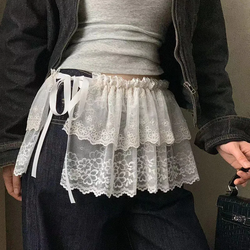 Koreanische Mode: Unregelmäßiger Damenrock mit Spitze, weißen Blumen und Mesh – Sommer-Halbrock mit dekorativem Saum für Jeans – Detail 3