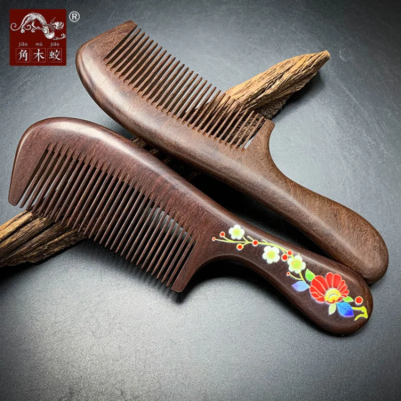 

Расческа Jiaomu Jiao из черного золотого сандалового дерева с окрашенной вспрей-краской ручкой.