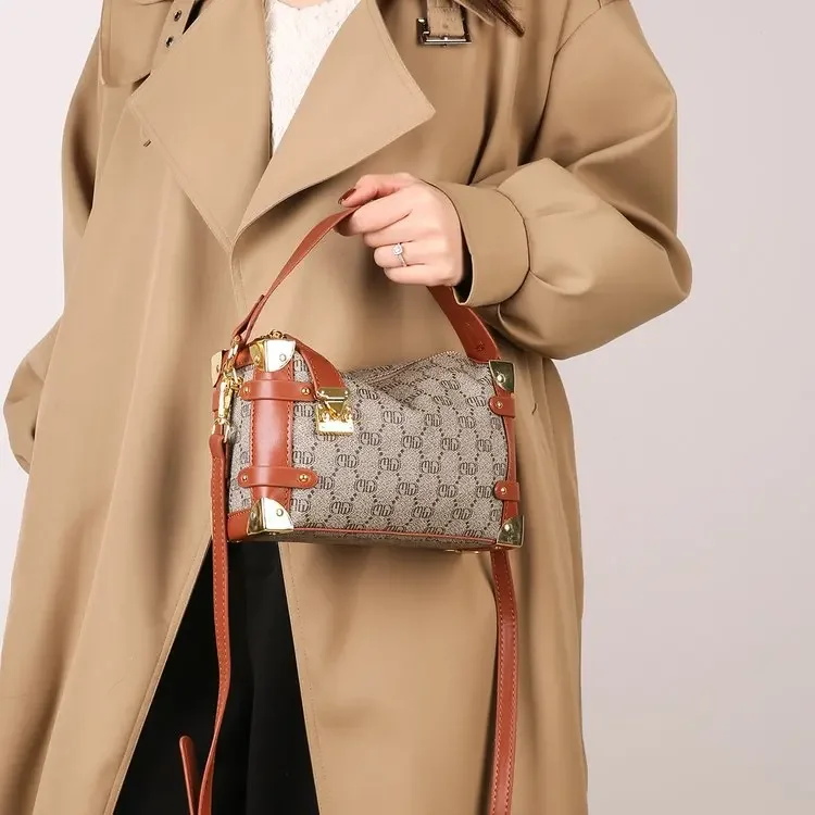 

Autumn 549 New Light Luxury Fashion One Shoulder Oblique Span Handbag Korean Version Trendy Fashion Commuter Small Square Bag