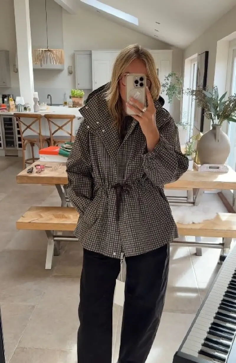 Modische Retro-Karo-Kapuzenjacke für Damen, Langarm, Tailliert, Locker Sitzend, Leichte Oberbekleidung, Mantel, Herbst 2026, Neue Alltagsjacken – Detail 1
