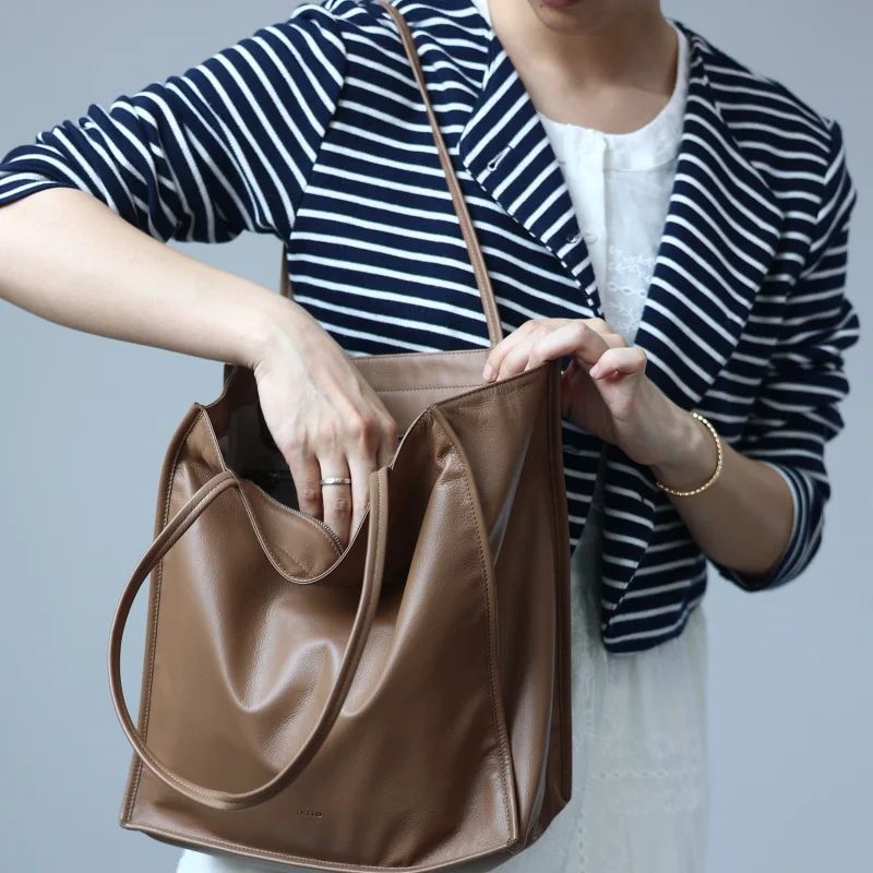 

Women Genuine Leather Soft Tote Large Capacity Zipper Shoulder Bags Suitable For Short Travling Or Business