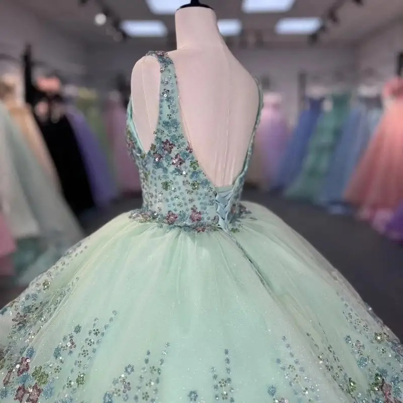 Sparkly Mint Green Princess Quinceanera Dresses Ball Gown Sequin Appliques Lace Crystals Beads Tull Tiered Sweet 16 Dress vestid