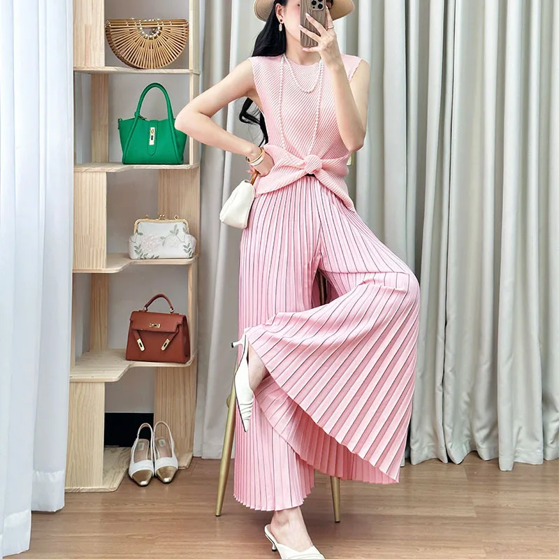Rosa e sottile Indossa un set completo di Miyake Summer Pullover senza maniche Top Pantaloni larghi a gamba larga Set pieghettato 2025 Nuovo