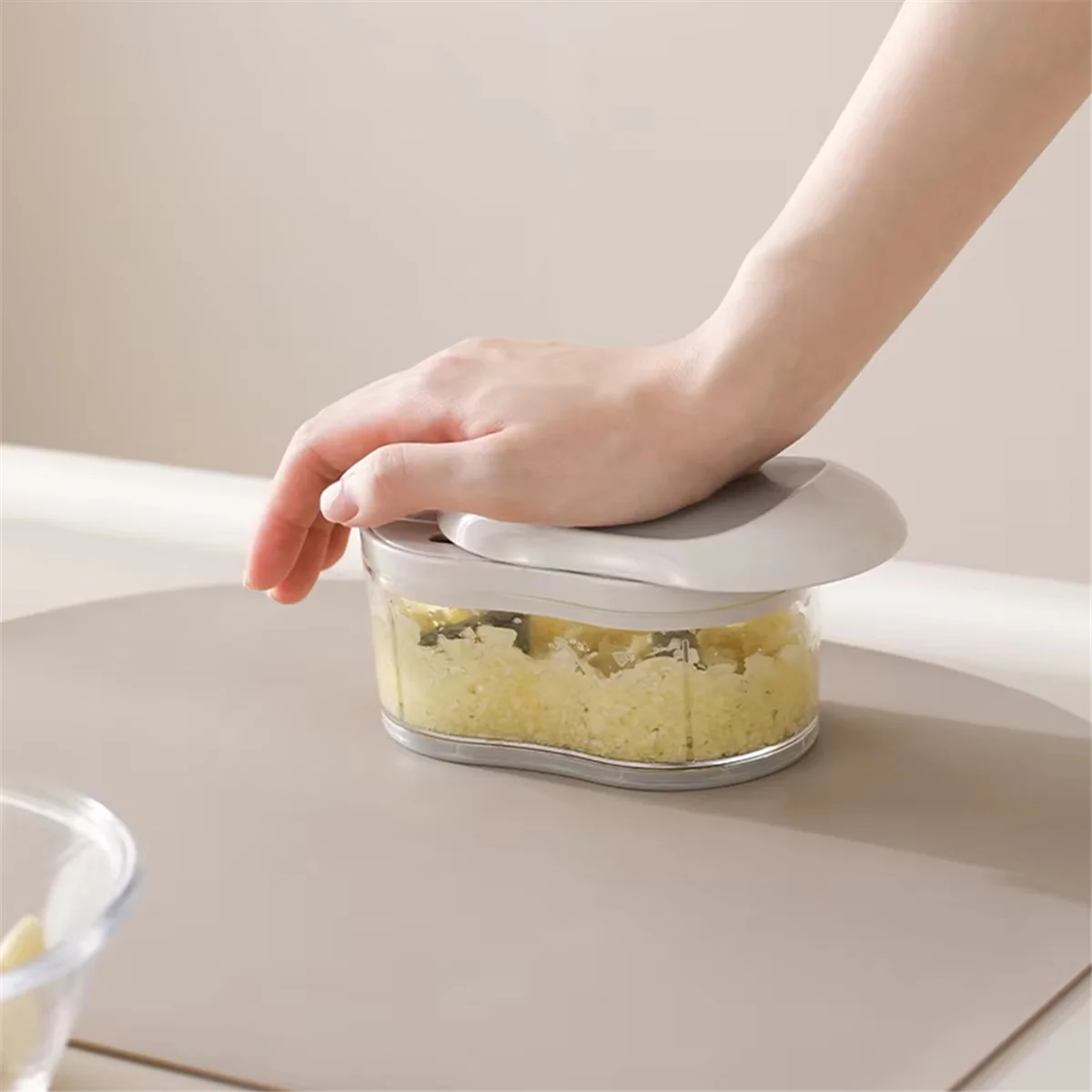 N14R Top Manual Garlic Cutter - Hand-Pushed Meat Grinder for Kitchen, Efficient Ginger and Garlic Crusher, Mud Cutter Tool
