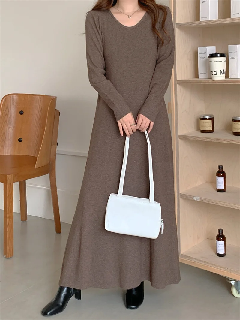 

2024 Korean version of the loose lazy wind thin hundred simple U-neck knitted knee-length extra-long inner dress