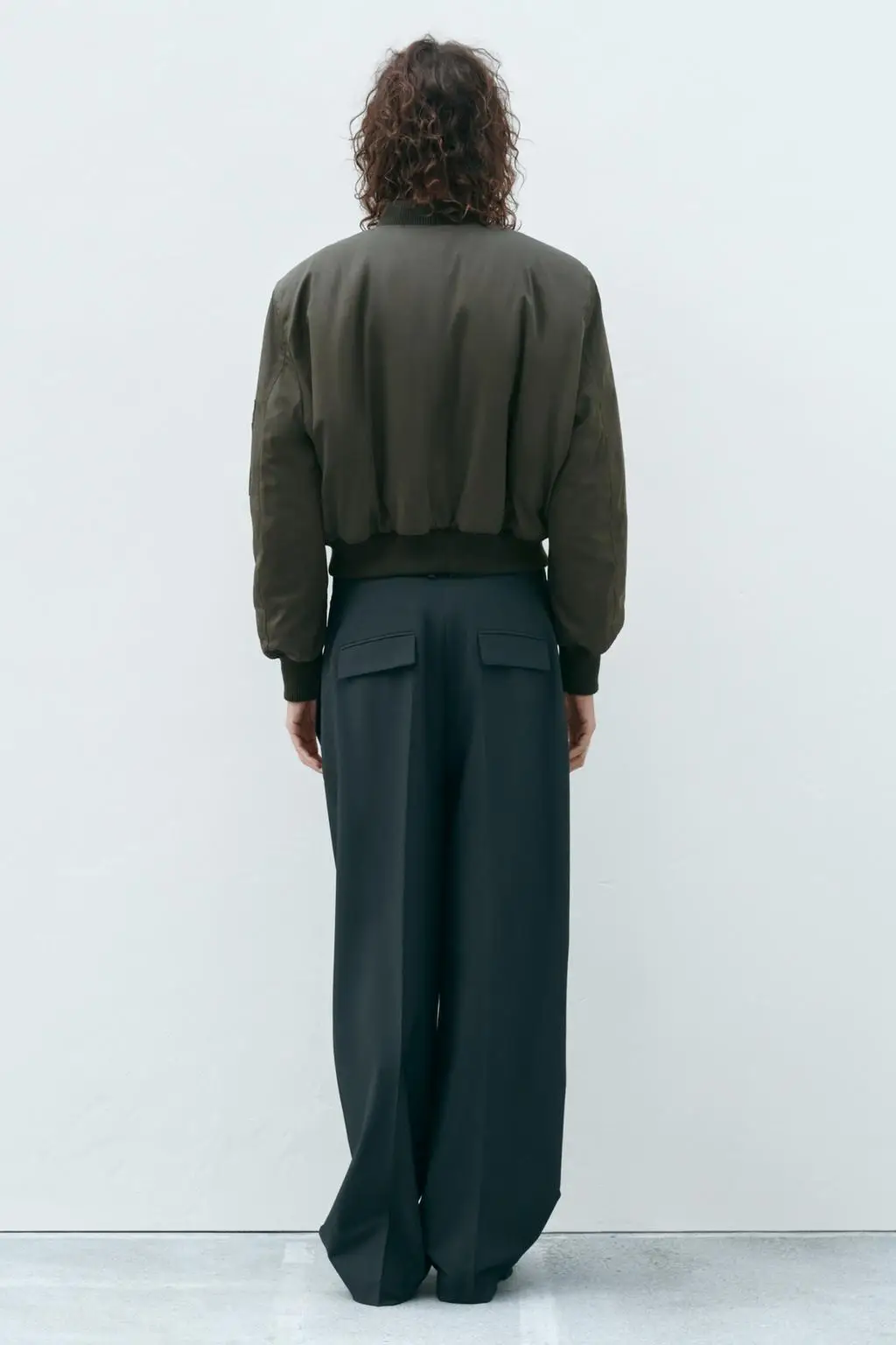 

Зима 2023, женская хлопковая бейсбольная куртка для пилота, верхняя одежда свободного кроя, длинный воротник на молнии све, универсальный китайский брюки...