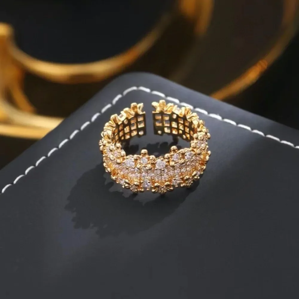 خاتم نسائي مفتوح من المألوف والإبداعي بتصميم بتلات مجوفة مرصع بالزركون، خاتم ذهبي نسائي ساحر.