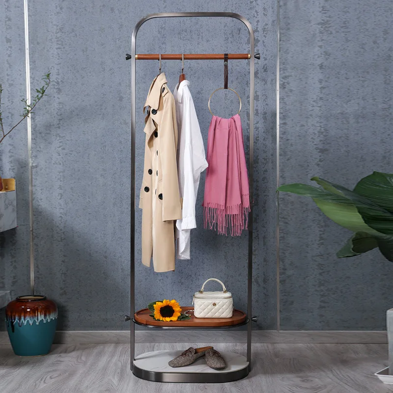 イタリア製の軽贅沢コートラック、寝室用フロアハンガーラック、真鍮ゴールドステンレス製、シンプルな洋服掛け
