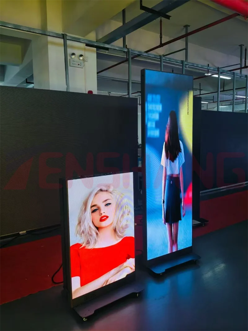 Display per poster con schermo LED pubblicitario intelligente portatile per interni P2.5 progettato in Cina all'ingrosso per centri commerciali Atemid