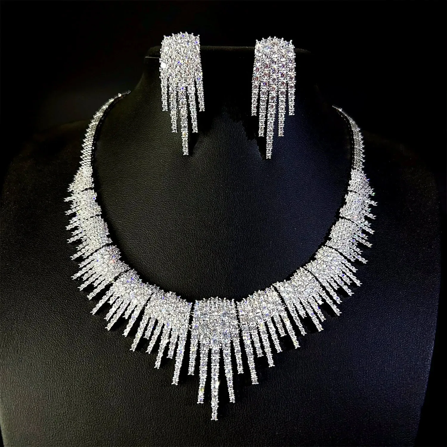 

Роскошные африканские свадебные украшения из циркония для женщин: наборы для невест из Дубая и Нигерии, включающие колье, серьги, браслет и кольцо.