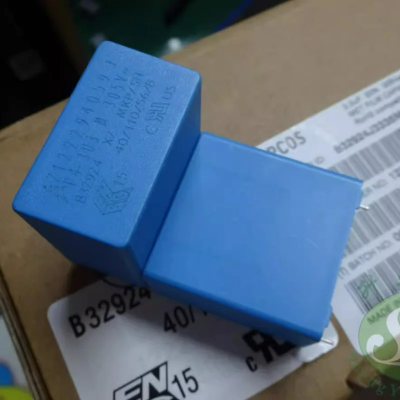 

EPCOS 3.3uf/305vAC 3u3 335 Brand New 28mm Film Capacitor B32924J3335M (3/Z1)