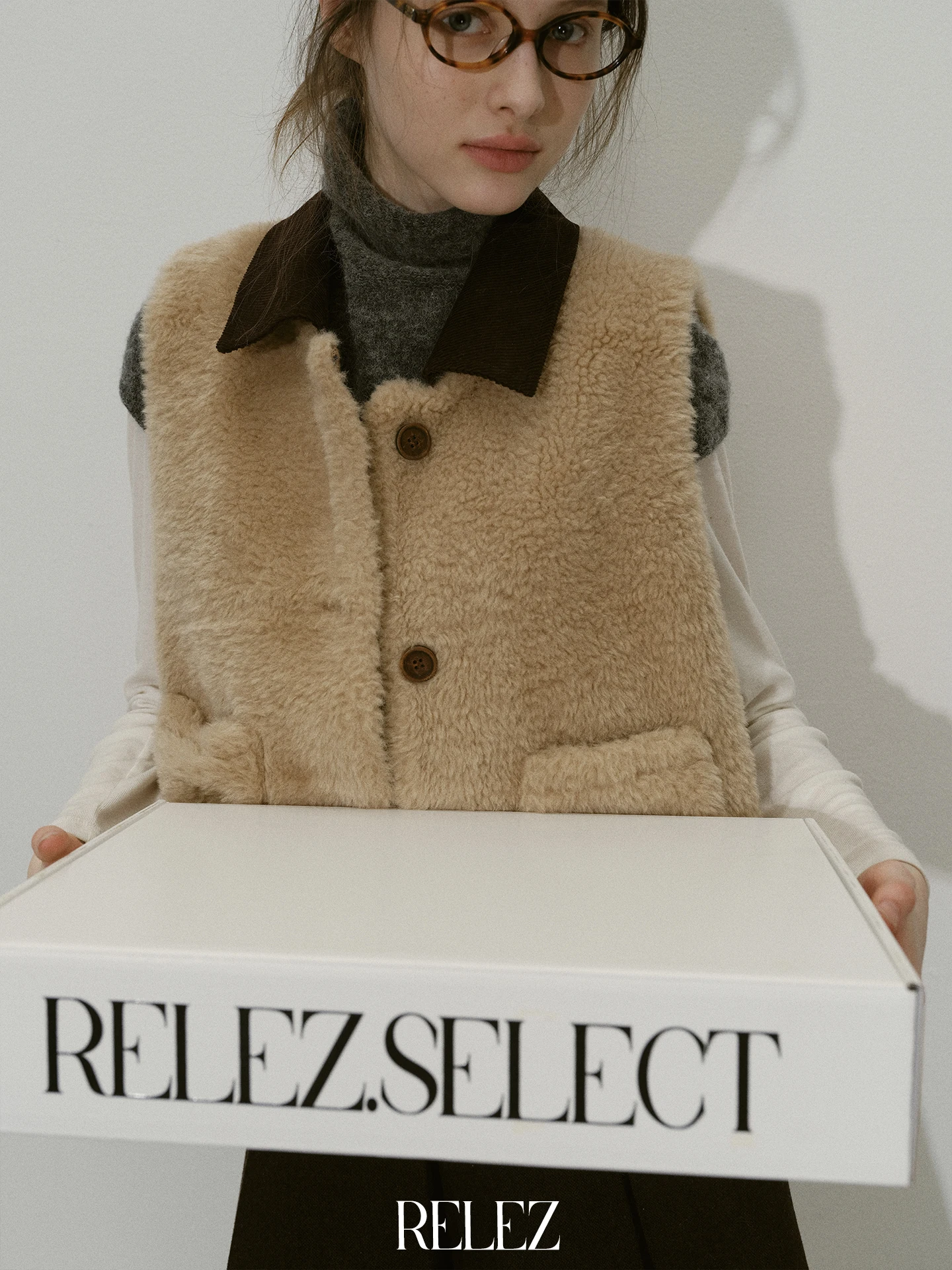 

Relez Double-Sided Wear Furry Corduroy Collar Vest Women's Faion Design Casual Outerwear Contrast Color Wool Blend