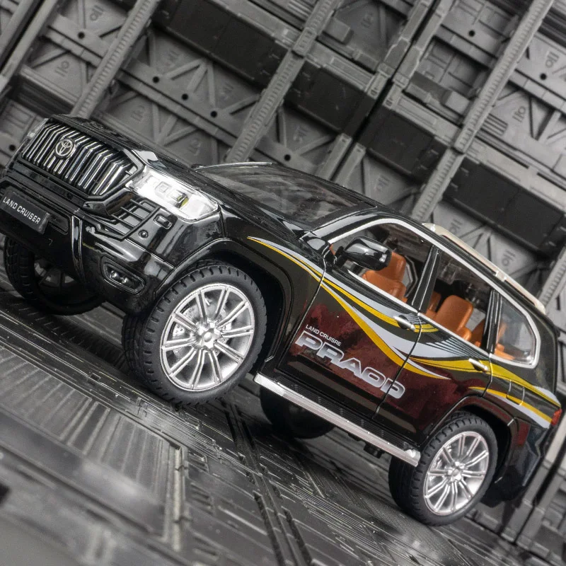 Modelo de veículo off-road de liga Prado 1:24, portas e capô do motor, o porta-malas pode ser aberto com detalhes ricos, acabamento fino