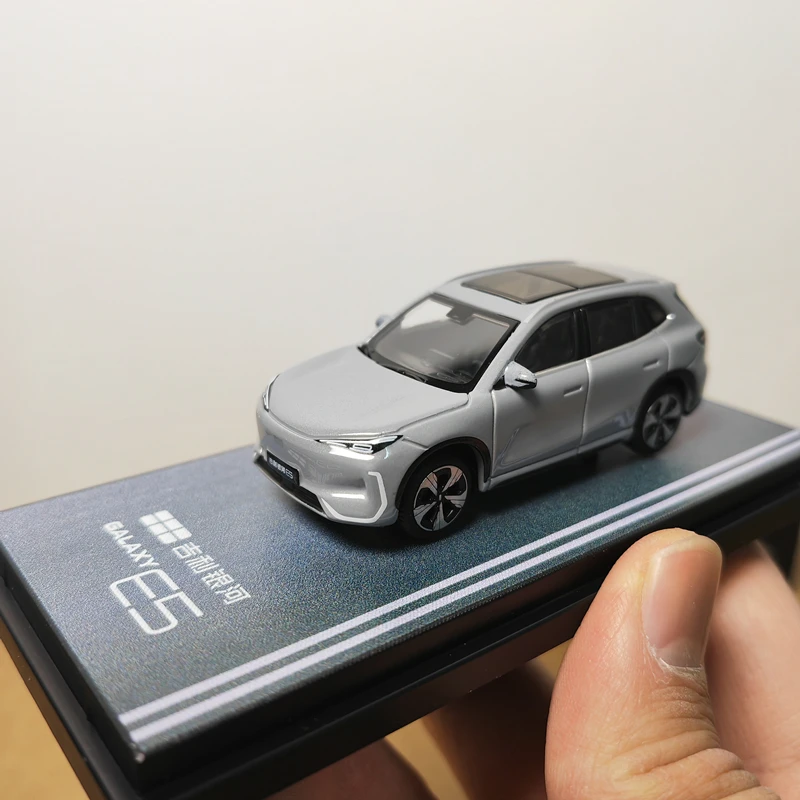 

Bburago 1:64 Geely E5 EX5 SUV, модель автомобиля из сплава, литье под давлением, металлические миниатюрные весы, новые энергетические транспортные средства, модели автомобиля, подарки для детей