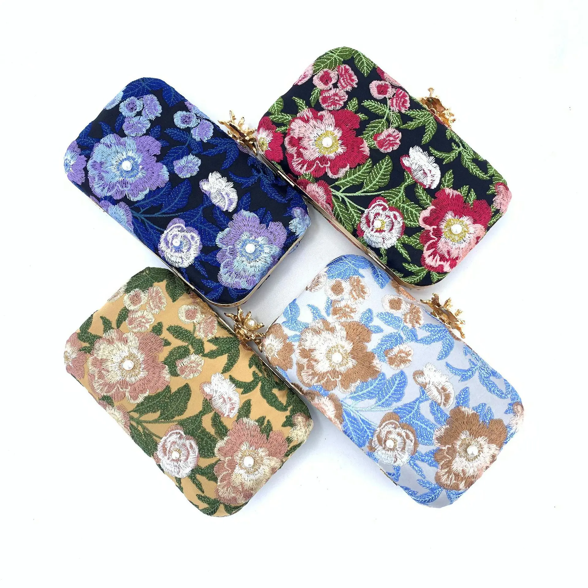 

Vintage Embroidered Clutch Purse Floral Handbag Pearl Evening Chain Shoulder Bag Small Clutch Purses for Women Wedding Guest