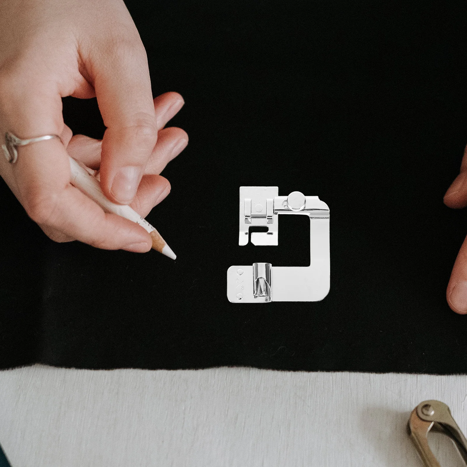 3Pcs Rolled Hem Presser Foot Sewing Machine Foot Set Stainless Steel Hemming Tools for Thick Fabric Multi-Function Edge Folding