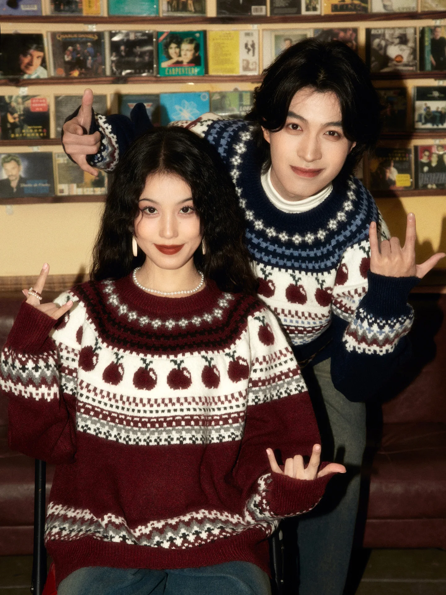 Autumn Winter New Retro Style Men's Round Neck Embroidered Red Sweater Couple Style Loose Casual Navy Blue Knitted Sweater