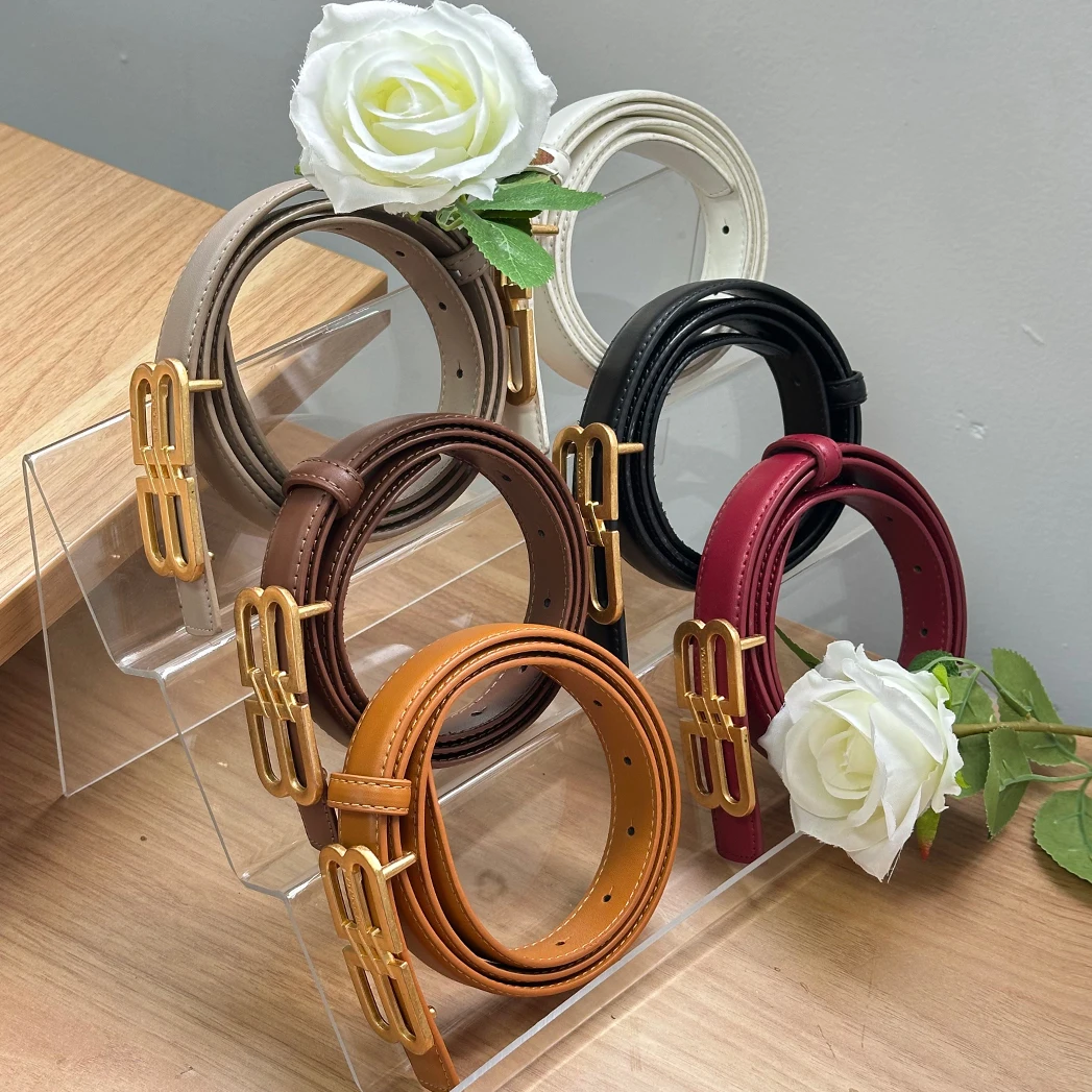 

Повседневные и легкие деловые ремни различных цветов, позволяющие свободно комбинировать.