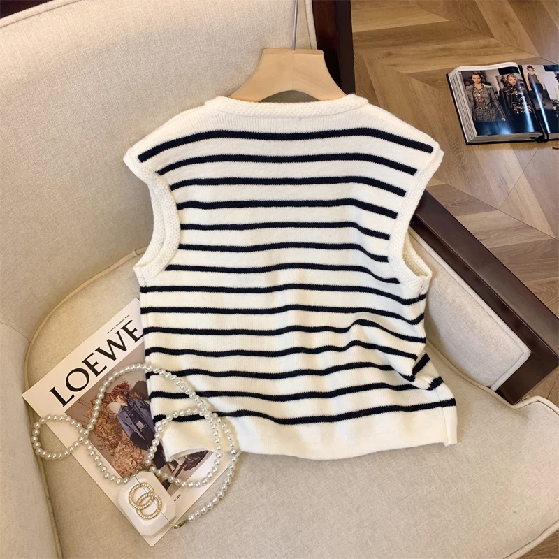 Vintage Fashion Knit Cardigan Vests Women Single-breasted Sleeveless Tops Elegant Stylish Chic Ladies Jumpers Knitwear 2024