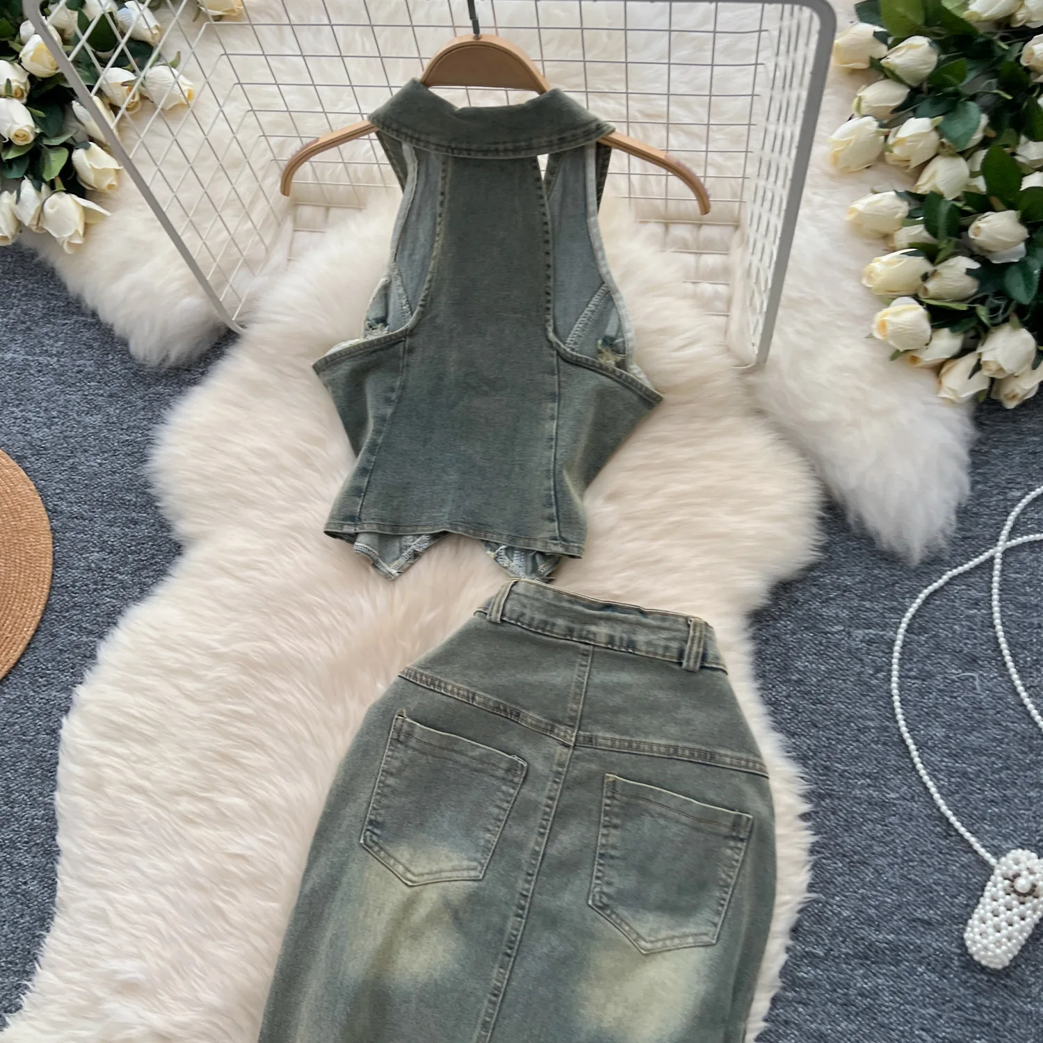 طقم مكون من قطعتين من قماش الدنيم المغسول بتصميم كلاسيكي أمريكي، بلوزة نسائية صيفية كلاسيكية جديدة بدون أكمام مع فتحة تنورة تنحيف