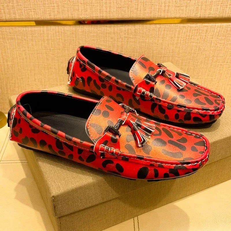 Mocassins masculinos de leopardo vermelho, sapatos tamanho grande 46 47 48, sapatos formais de negócios para jovens, marca de luxo, sapatos de casamento para cavalheiro