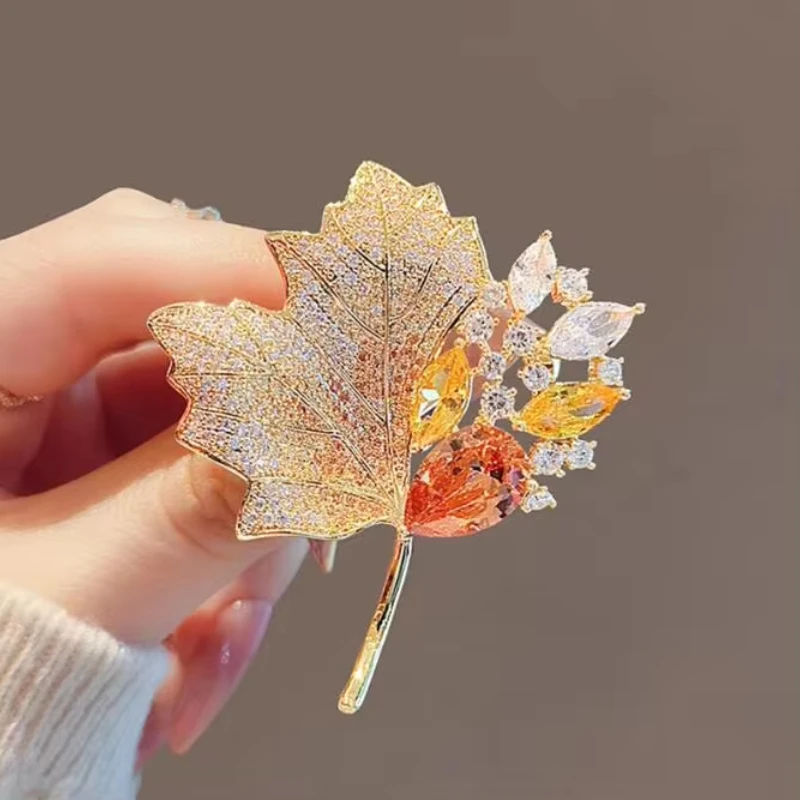 High-end Luxury Yellow Crystal Maple Leaf Brooch For Women Exquisite Rhinestone Flower Brooch Pin Banquet Wedding Jewelry