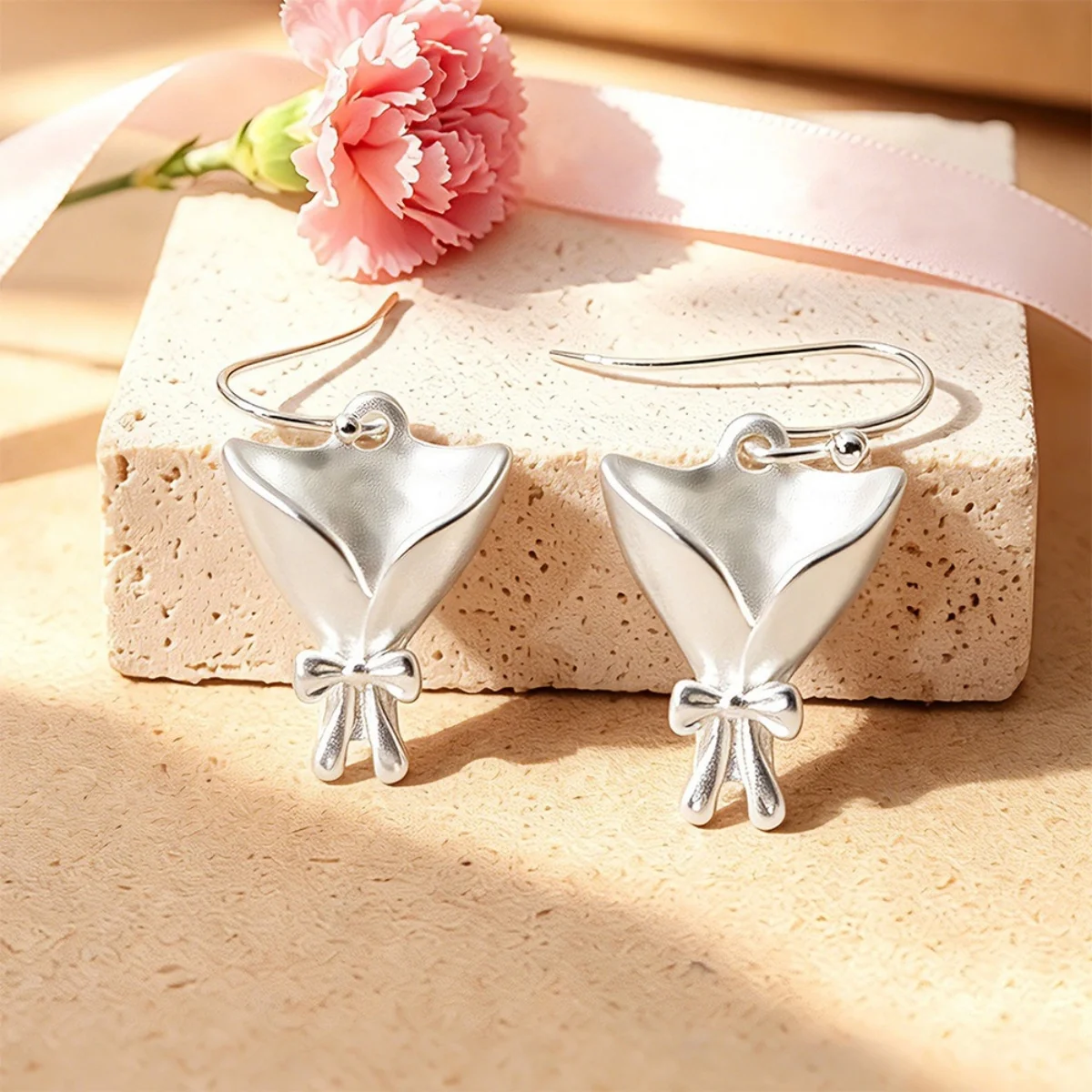 Kreatives Schleifenknoten-Blumenstrauß-Halter-Set in Form eines Anhängers, Halskette und Ohrringe für Damen und Herren, süßes, elegantes DIY-Blumenclip-Schmuckset. – Detail 25