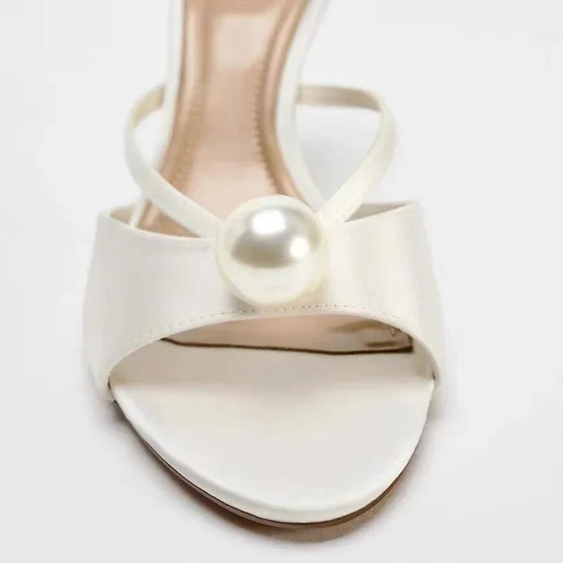 รองเท้าส้นสูงแบบสวม ผ้าซาตินหรูหรา ประดับมุก ดีไซน์เรียบหรู สำหรับผู้หญิง เหมาะสำหรับวันหยุดพักผ่อน ฤดูร้อน แฟชั่นทันสมัย