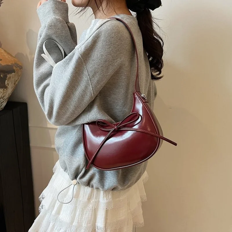 

High-End Women's Crossbody-Bag Crafted From Fine Leather Boasting Famous Designer Inspired And Paris Vintage Look ​