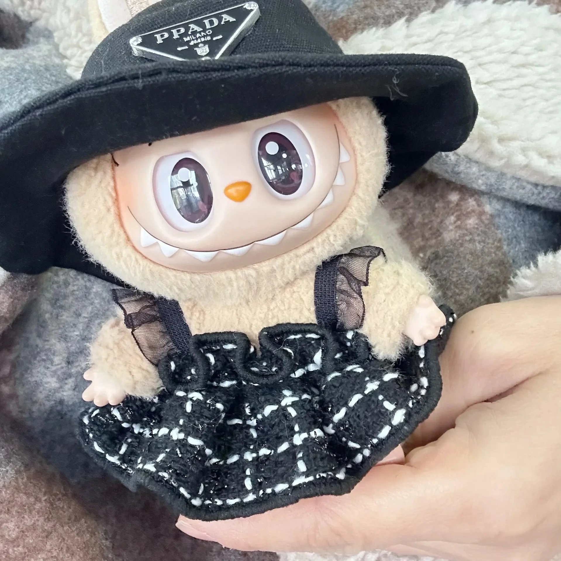 

Fashion mini For 17cm Labubu Doll Clothes Set V1 V2 Doll Clothing Accessories Black & White Simple Fragrant Skirt & Hat Outfit