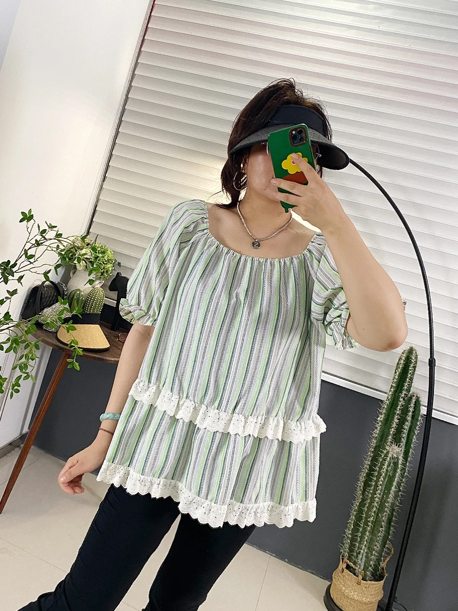 

Женская футболка свободного кроя в полоску с коротким рукавом, квадратным воротником, кружевными вставками и элементами пэчворка, летний уличный топ