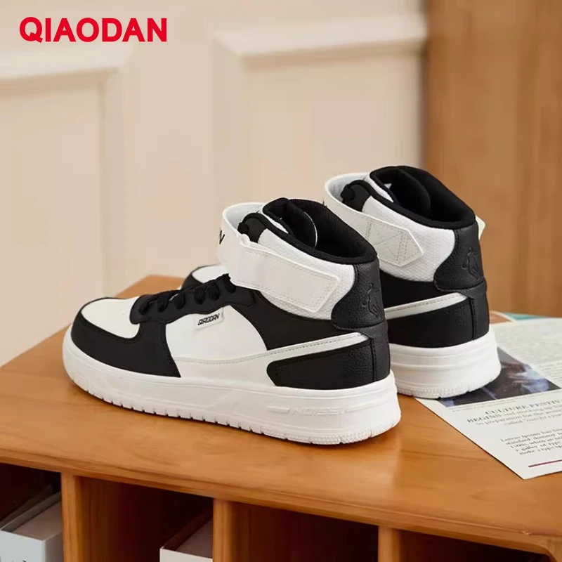 

QIAODAN Men's 2025 Autumn High-Top Fleece-Lined Sneakers Warm Sports Shoes Black & White Casual Shoes QXL053244524B