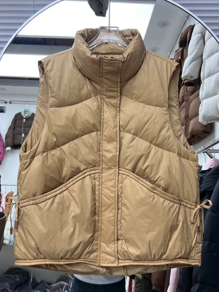 سترة نسائية قصيرة ذات ياقة واقفة بدون أكمام شتوية جديدة فضفاضة بلون سادة مع فيونكة بيضاء على شكل بطة أسفل سترة