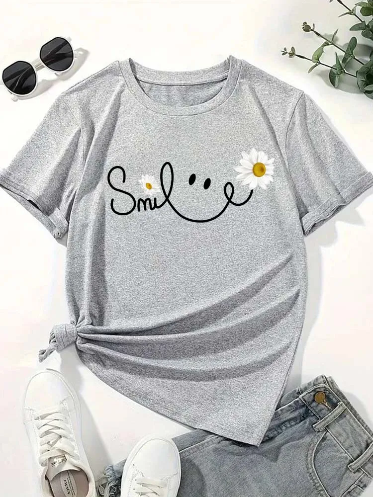 Piękna stokrotka z uśmiechem i nadrukiem T-shirt Harajuku Fashion Graphic Black T Shirt Casual O-neck Female Tops Tee