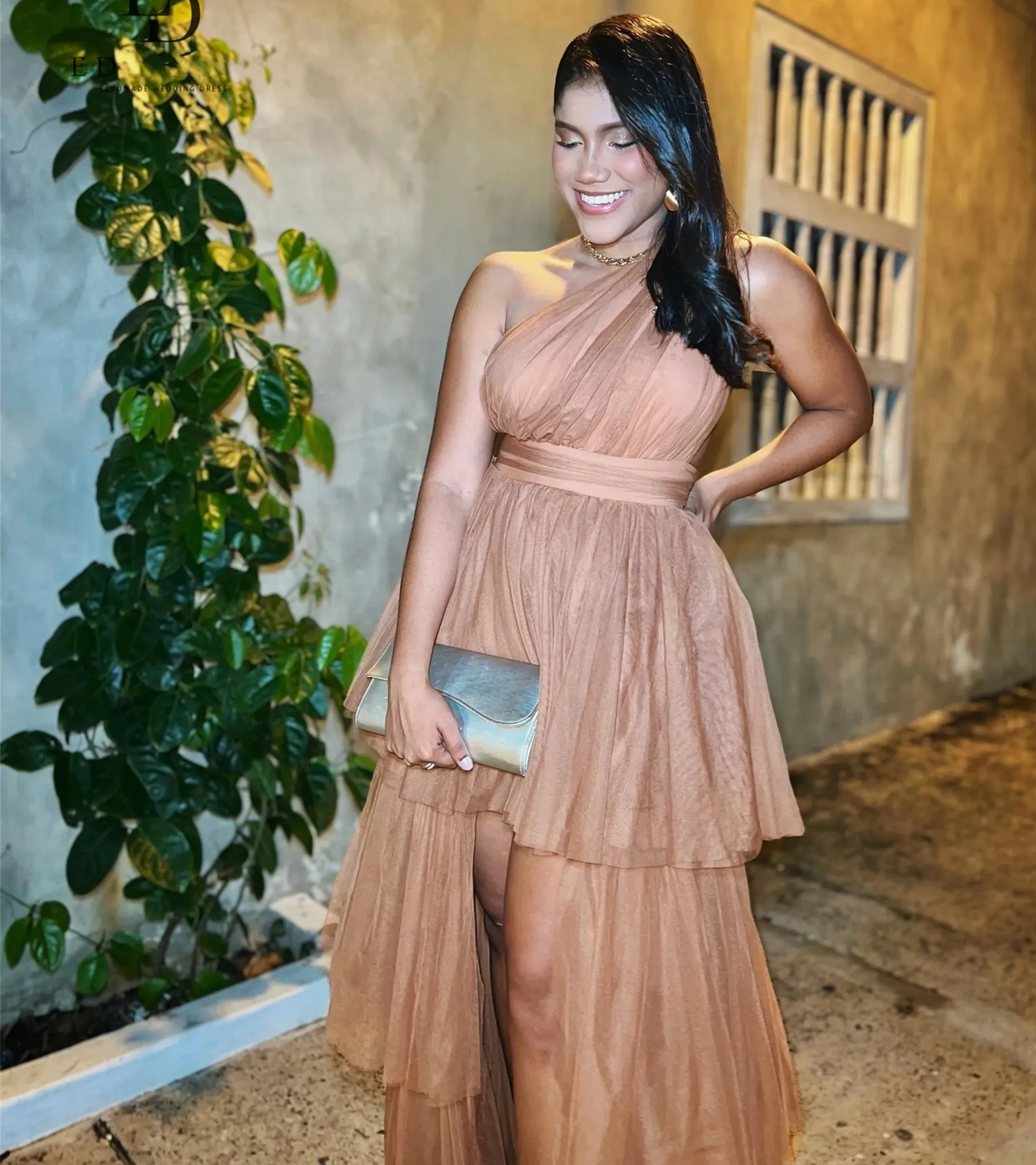 Abito da ballo da donna marrone moda 2026 Abiti da tappeto rosso celebrità Abiti da festa formali da sera in tulle a strati con una spalla