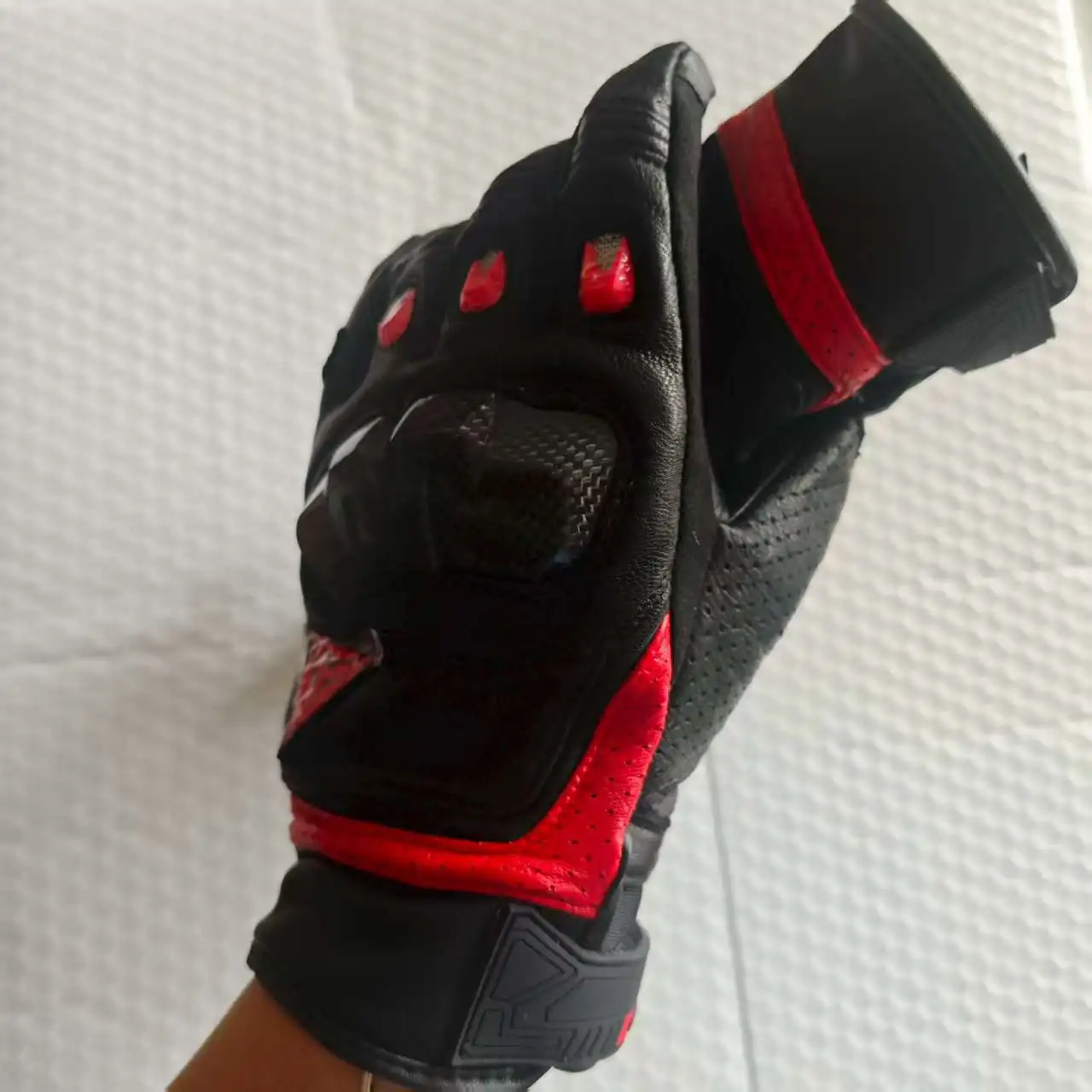 

Мотоциклетные перчатки из углеродного волокна из козьей кожи с полным пальцем, сенсорный экран и противоскользящий дизайн, мото-предметы для гонок и бездорожья, черные