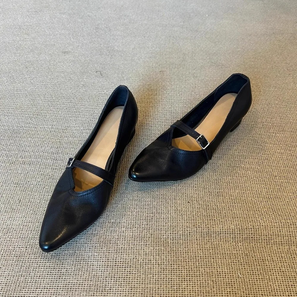 

Retro Black Pointed Toe Flats Solid Shallow Buckle Strap Mary Jane Low Heeled Women 2025 Spring New French Style Daily Shoes