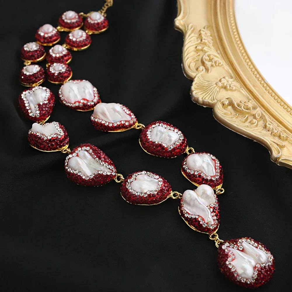 

New Natural Baroque Pearl Red Green Diamond Necklace Luxury High Sense Collarbone Chain Statement Choker Jewelry for Mother Gift