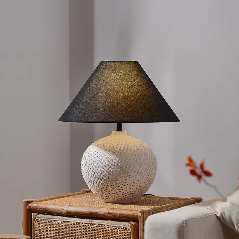 Designer desk lamp, bedroom bedside creative art pottery pot ornament pastoral study living room ceramic decoration bed